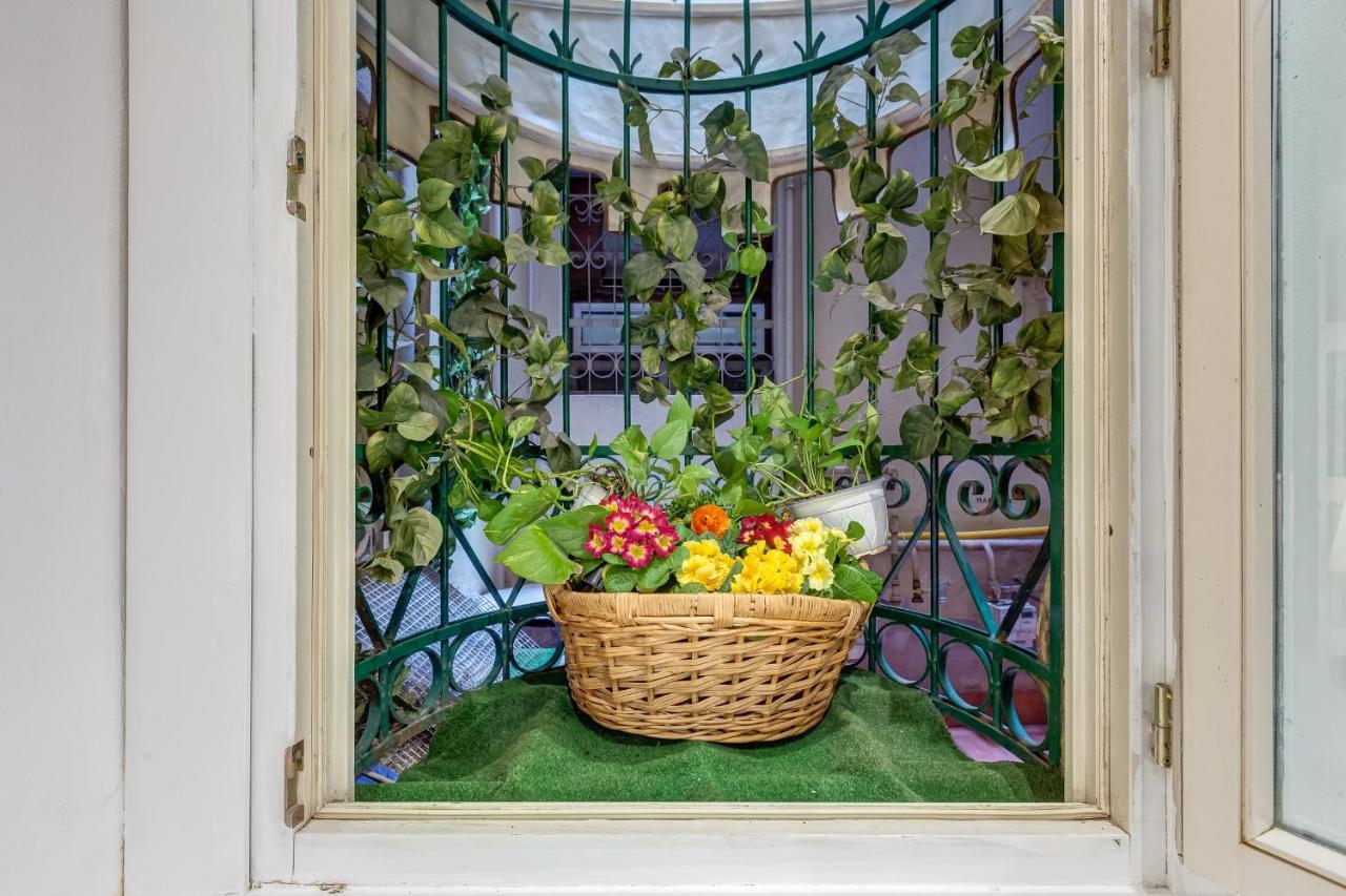 Via Condotti Private Suite Рим Экстерьер фото